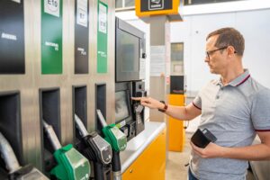 A man pays for fuel using a credit card at a terminal, showcasing the need for reliable connectivity in remote and outdoor retail environments. POYNTING’s antenna solutions enable stable and secure communication for seamless payment processing at fuel stations. Images are used for visual representation purposes only. These images may not be downloaded, copied, or used in any form without prior permission.