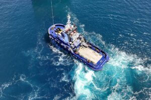 POYNTING antenleri, orta büyüklükteki tekneler, römorkörler ve kıyı gemileri için güvenilir bağlantı sağlayarak kesintisiz deniz iletişimi ve internet erişimi sağlar. Görüntüler yalnızca görsel temsil amaçları için kullanılır. Bu görüntüler önceden izin alınmadan indirilemez, kopyalanamaz veya hiçbir şekilde kullanılamaz.