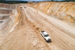 POYNTING EPNT-7 roof-mounted on LVD driving offroad within a mining site. Images are used for visual representation purposes only. These images may not be downloaded, copied, or used in any form without prior permission.